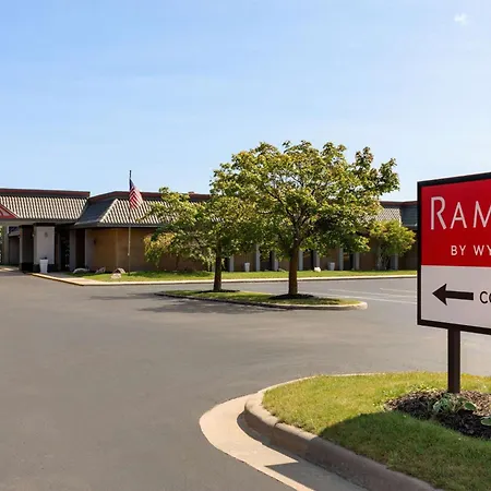 Ramada By Wyndham Alpena Hotel